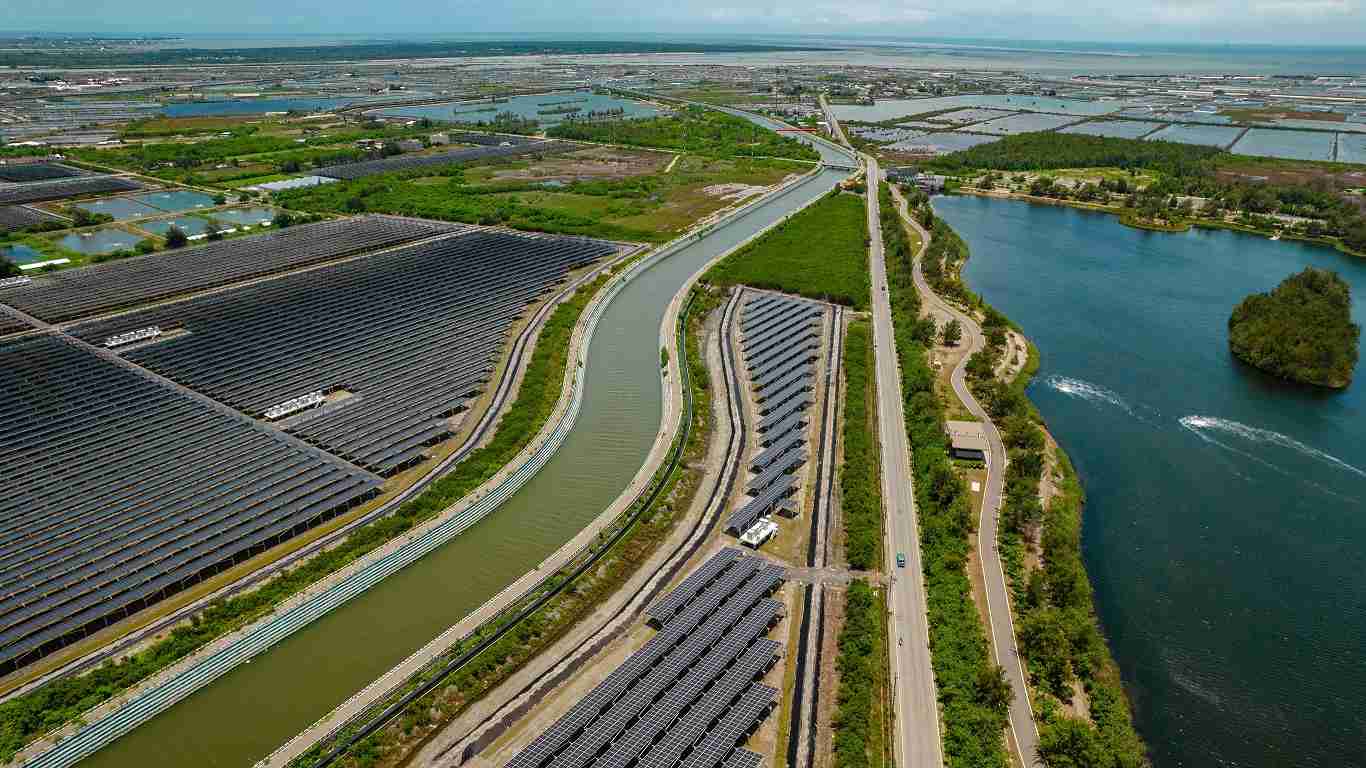 冰球突破能源事业提供智慧能源管理、、、太阳能监控管理、、、全方位电厂建置及运维解决方案，，并拥有管理超过6000案场的经验