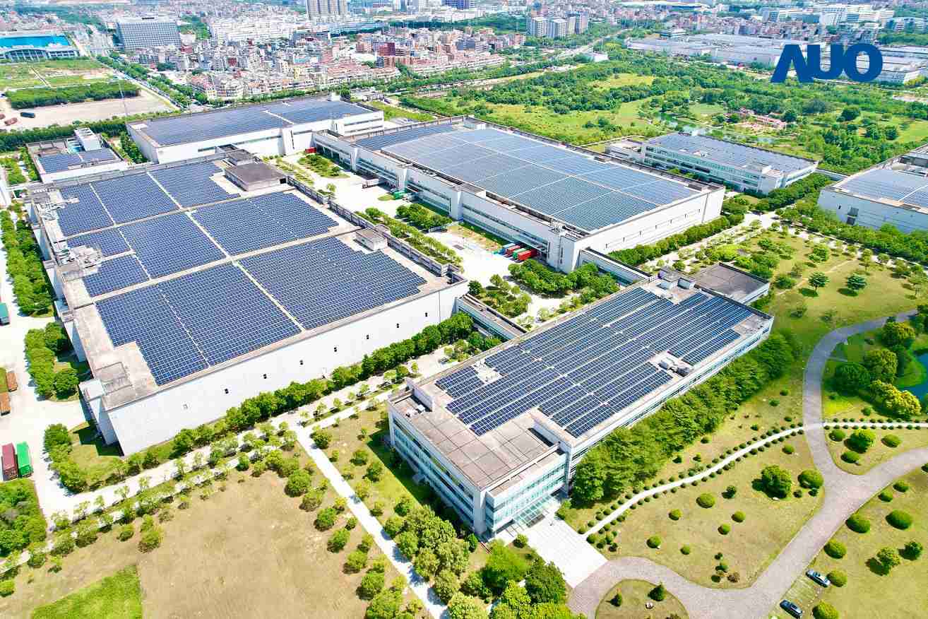 冰球突破厦门推动智能制造同时，，，透过绿电创能纵深推进绿色转型，，，厂区全屋顶铺设太阳能光伏板，，每年太阳能发电 2,600多万度