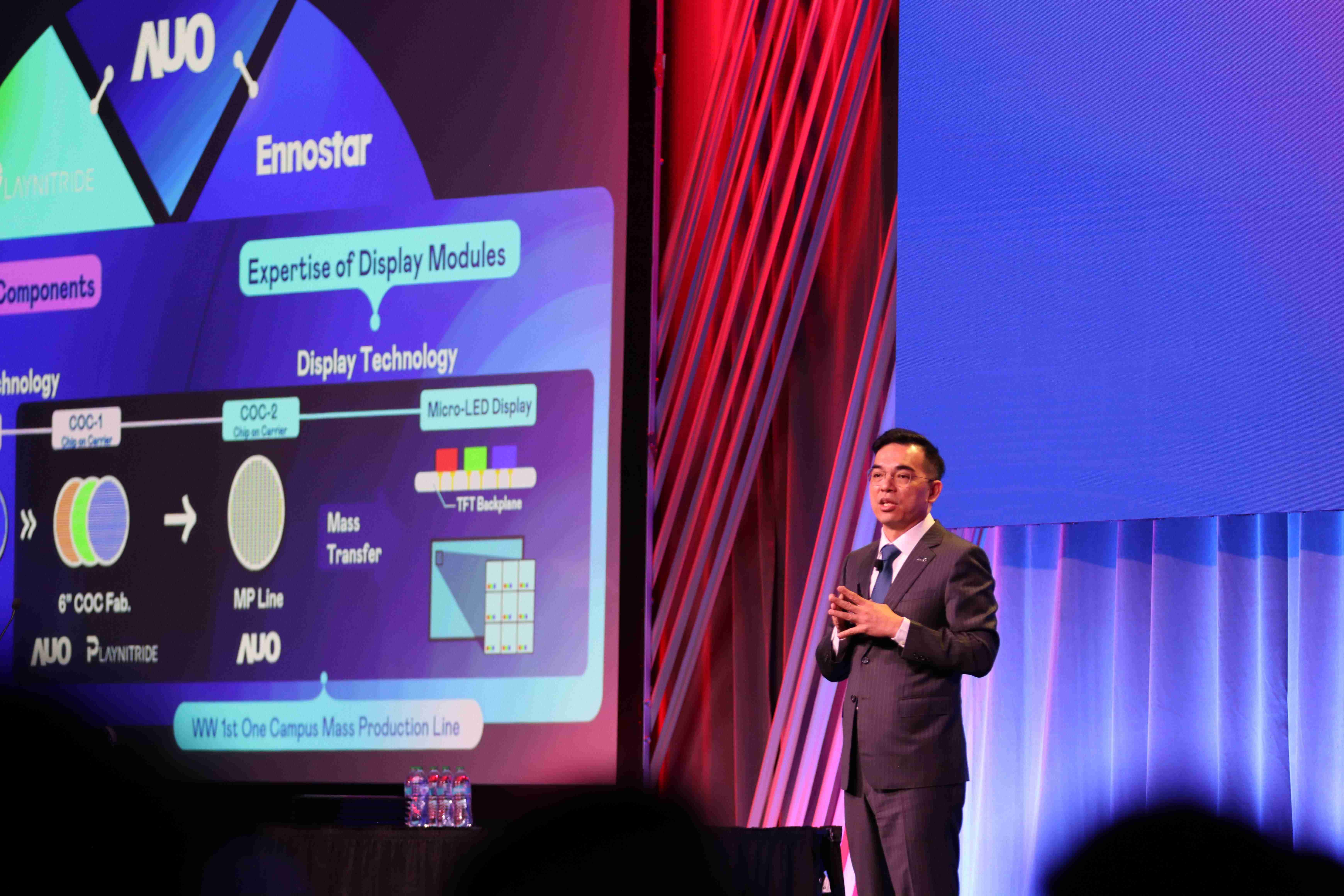 2025 SID显示周登场，，，，冰球突破光电执行长暨总经理柯富仁博士以〝Redefining Displays: Inspiring New Possibilities〞发表主题演说，，，带领冰球突破以智能显示解决方案先驱，，，透过AI赋能，，，重塑显示的视觉创新体验
